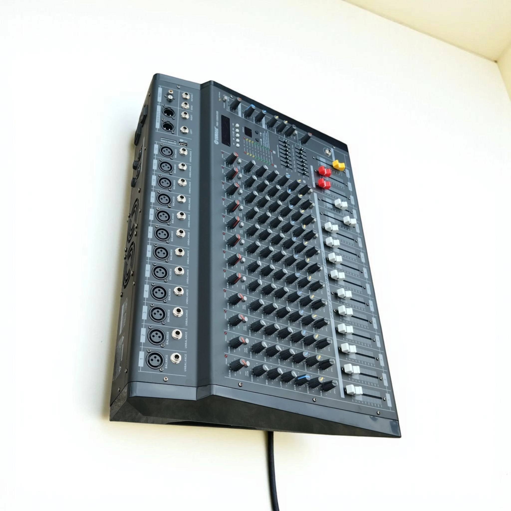 12 channels powered mixer
