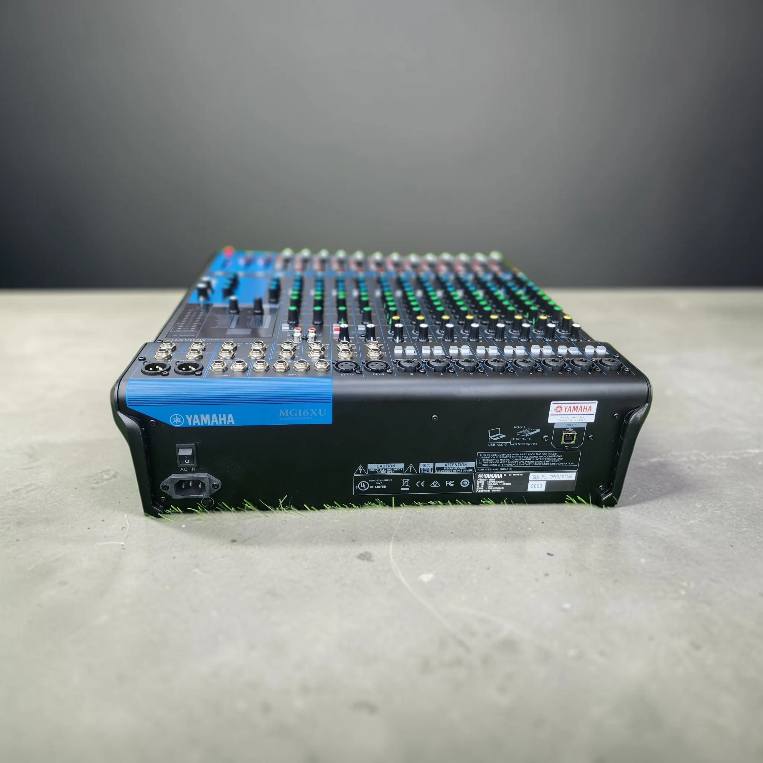 MG16XU 16-Channel Analog Mixer