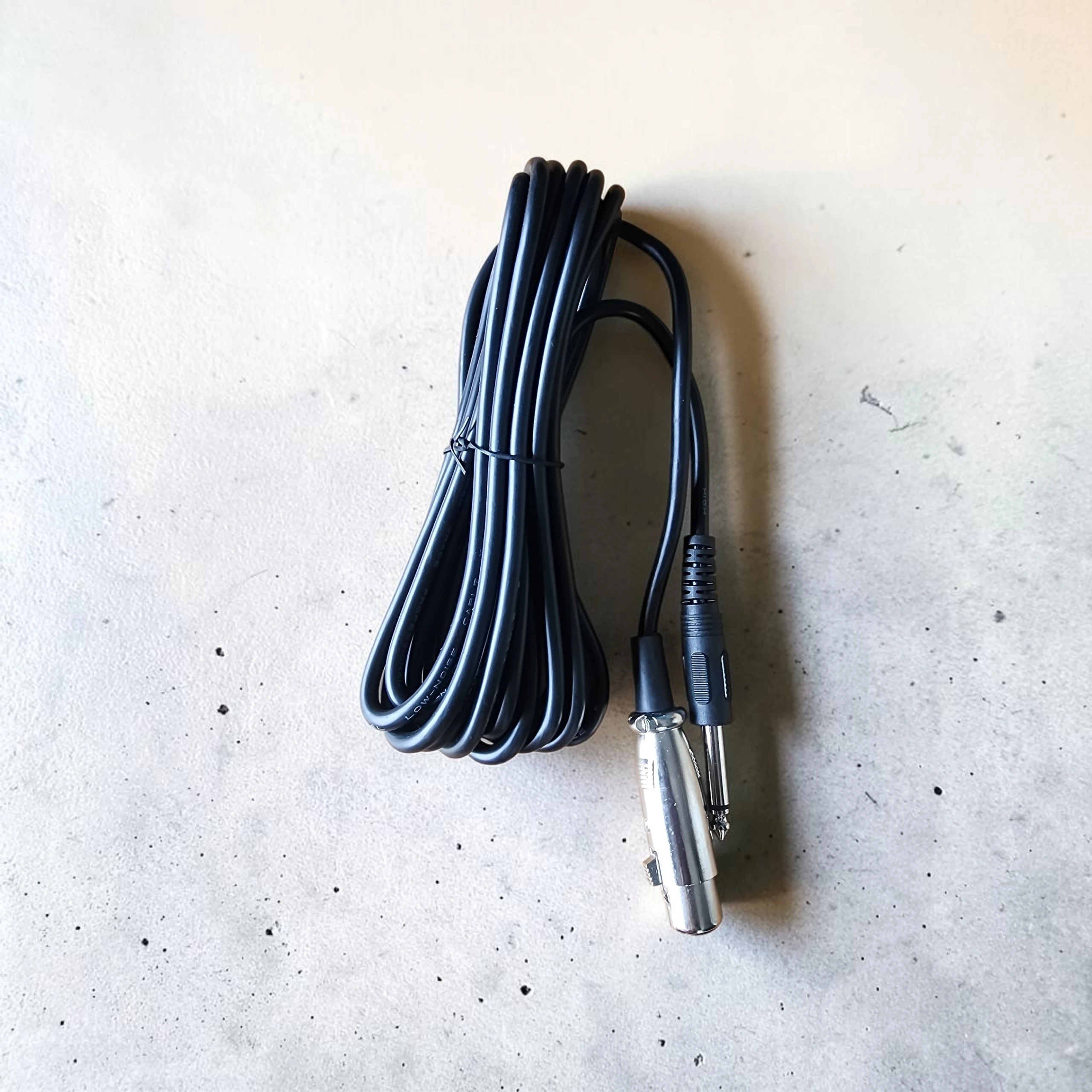AKG D5S cord microphone