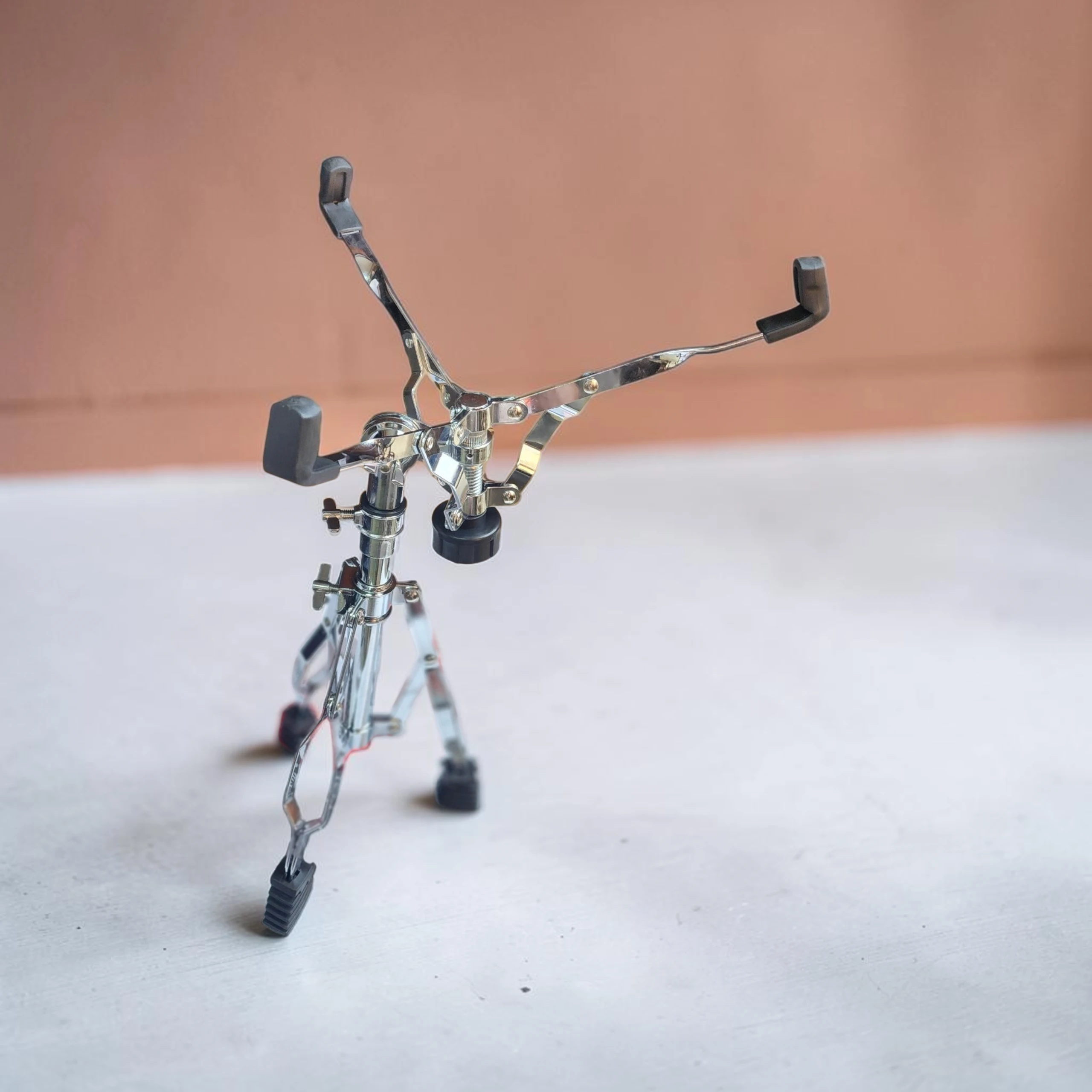 Iron quality snare stand