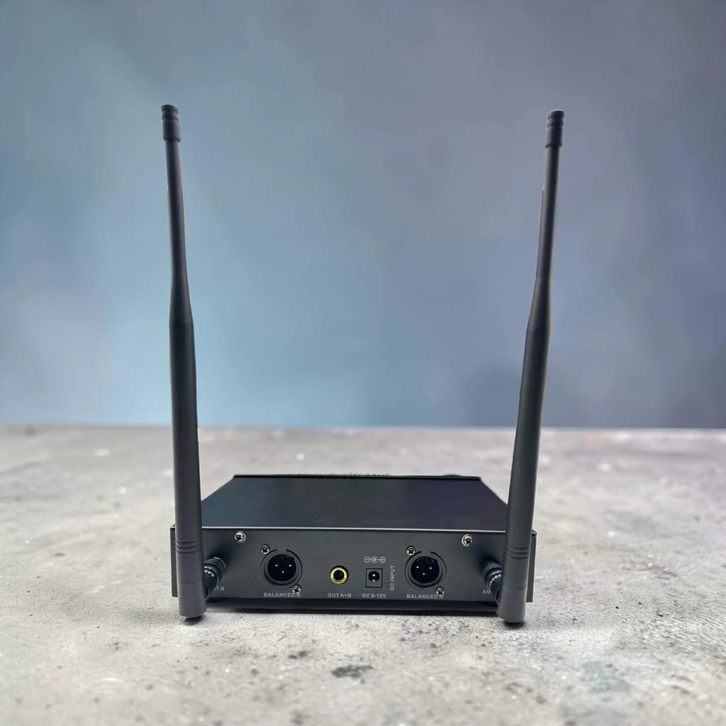 Shure QLXD4 Dual Wireless Microphone