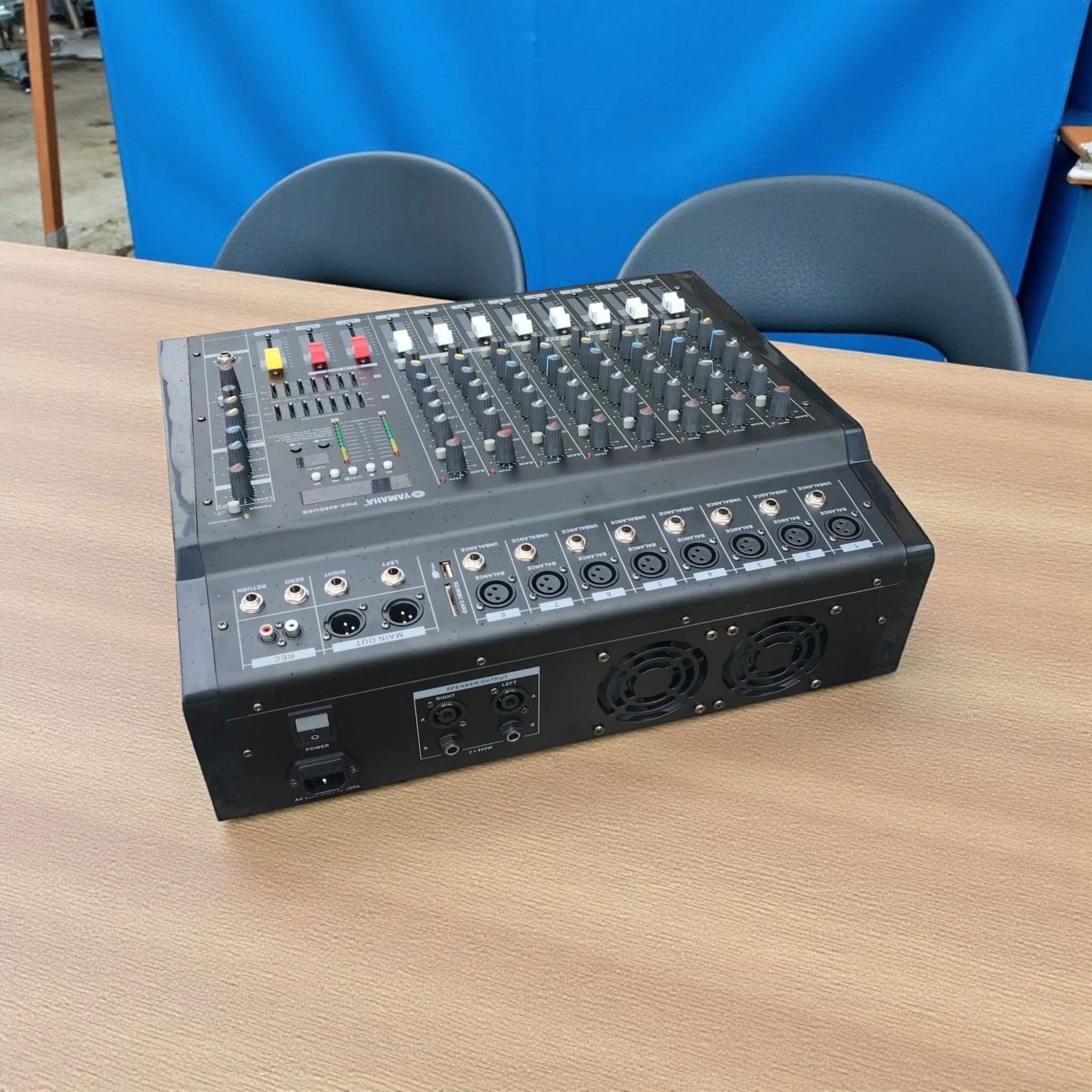 Yamaha 8 channels powered mixer 808dusb