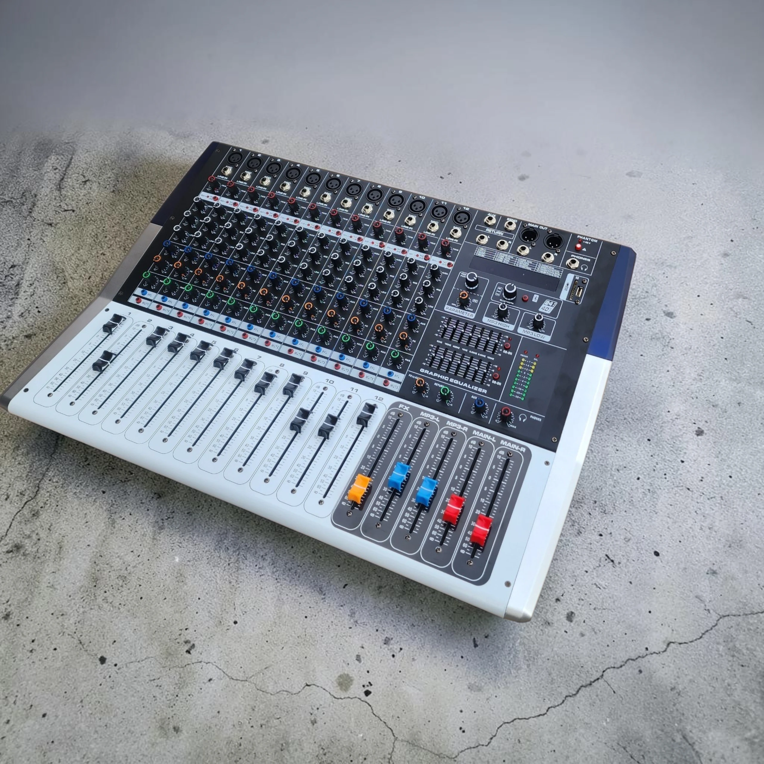 Yamaha phy 12 channels powered mixer