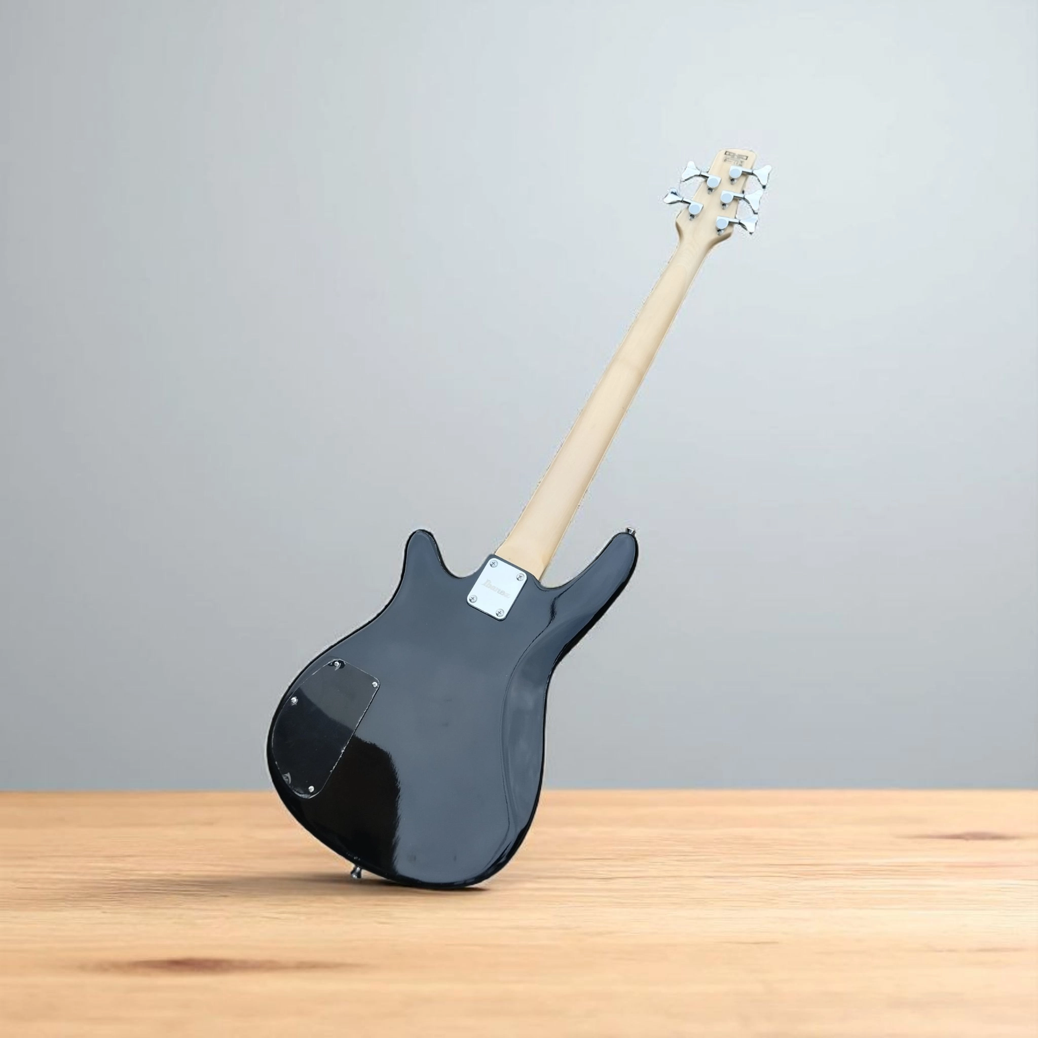 ibanez 5 strings bass guitar
