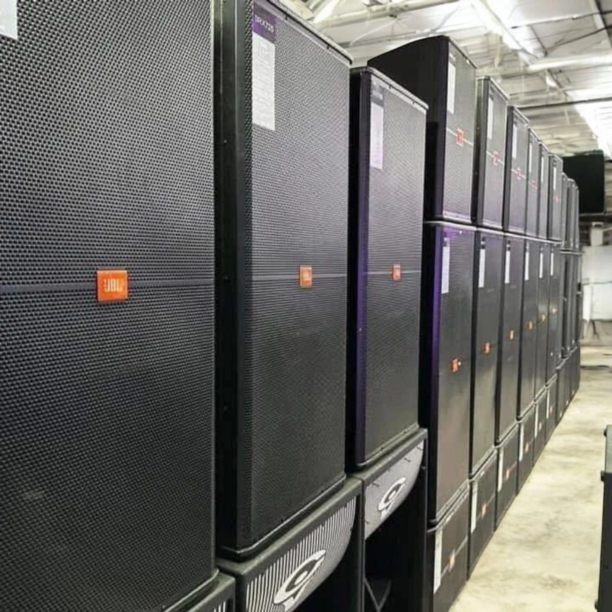 JBL SRX 725 double speakers