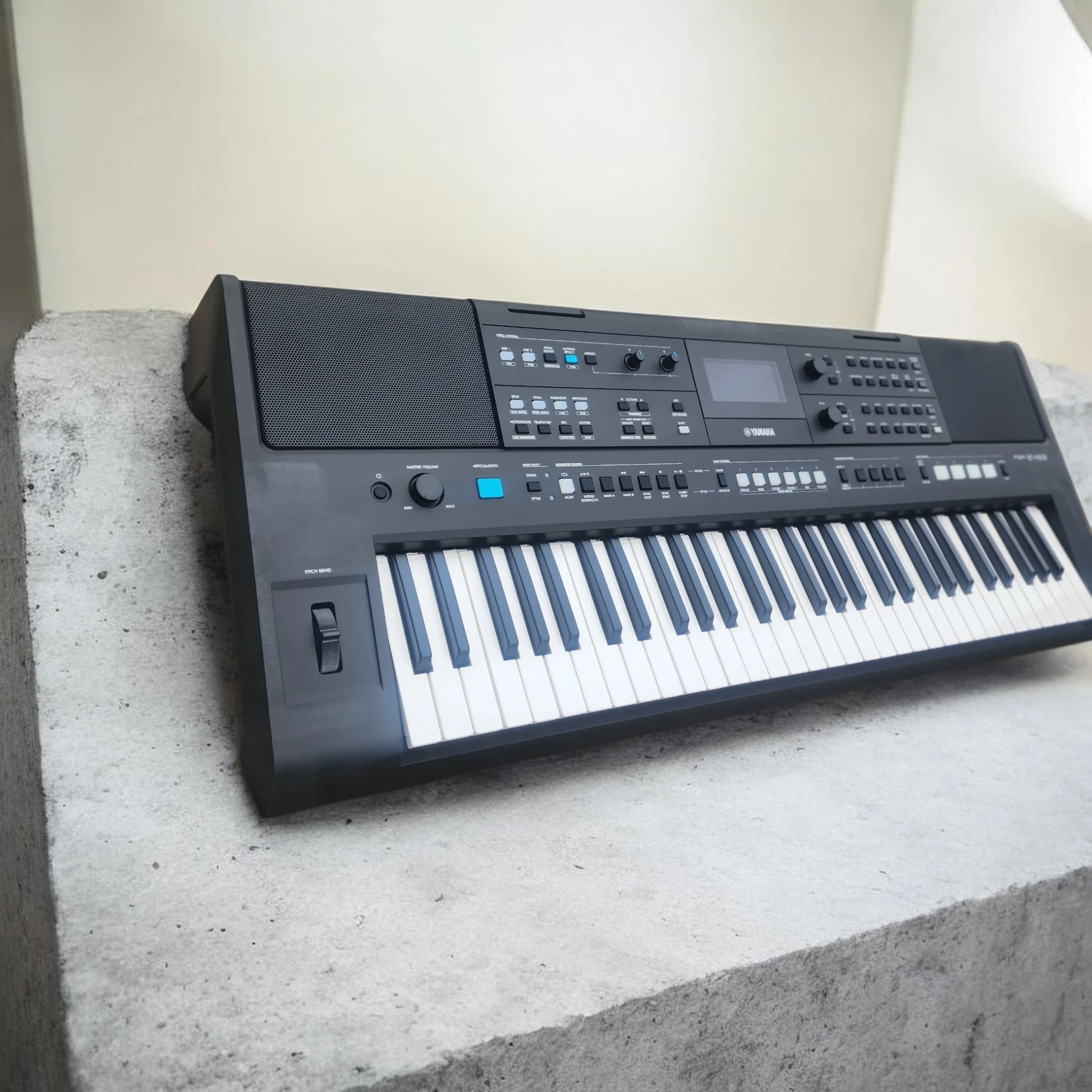 Yamaha PSR E483 keyboard